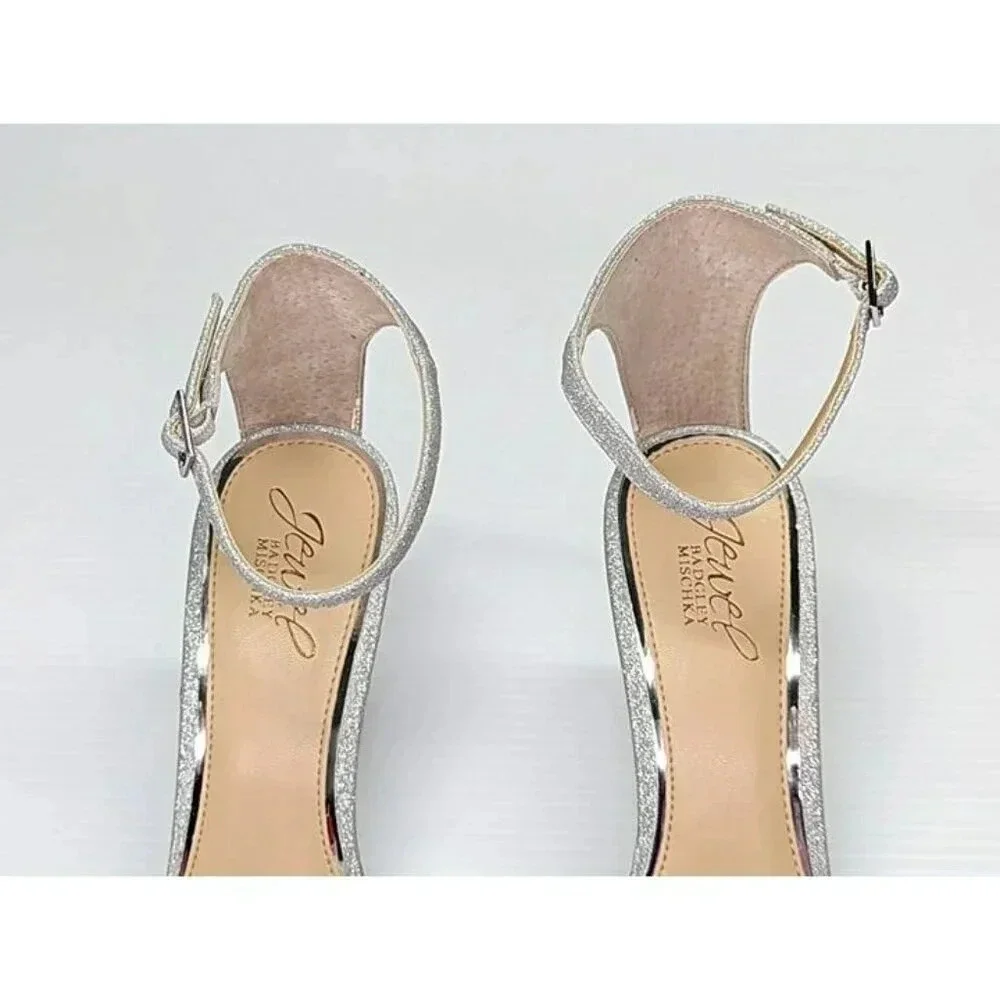 Jewel Badgley Mischka Laurence Women's Silver Wedge Heel Size 8 M (MSRP $119)